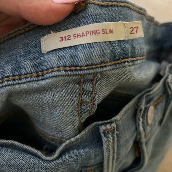 Levi’s 312 Shaping Slim Jeans - Picture 5 of 7